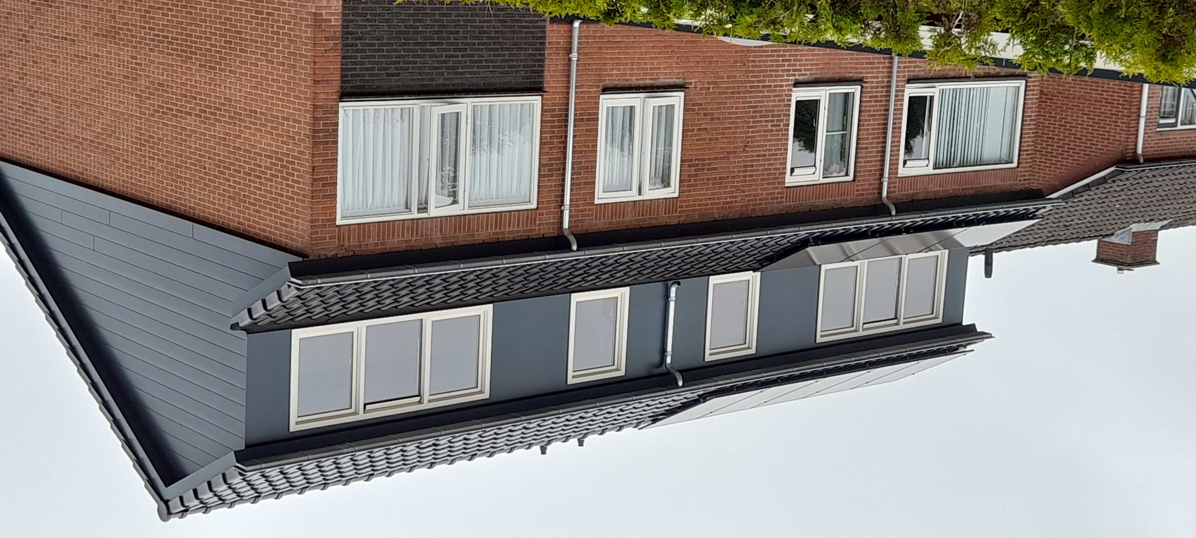 Restauratie en verduurzaming hellend dak en dakkapellen Rossum foto
